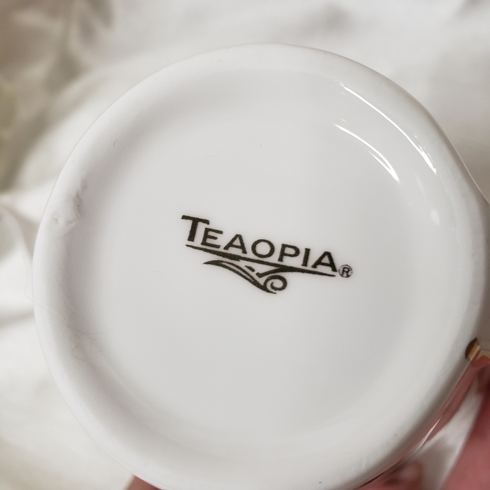 Teaopia Cup and Snack Plate with Roses - Picture 3 of 5